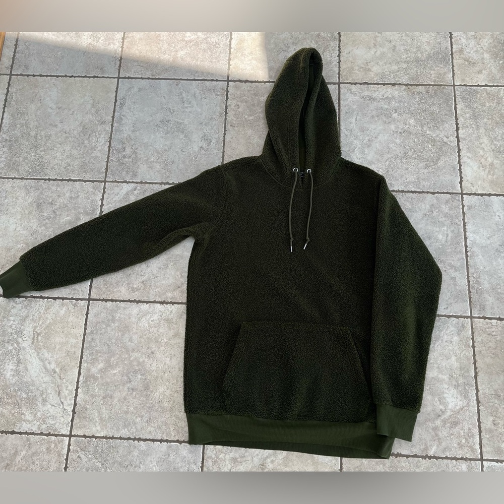 No Boundaries green sweatshirt